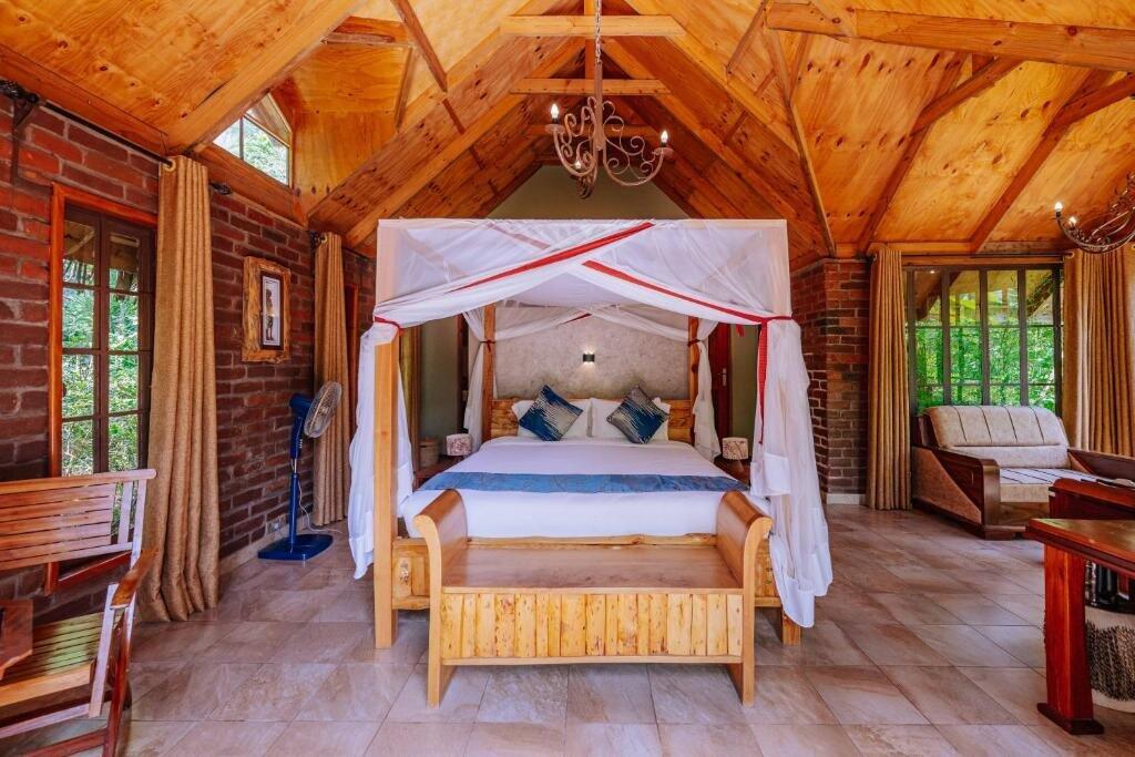 Under The Shade Safari Lodge